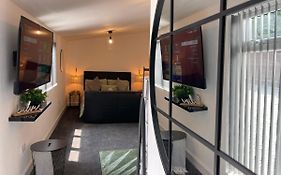Cute+Cozy Guesthouse For 2 +Secure Offroad Parking